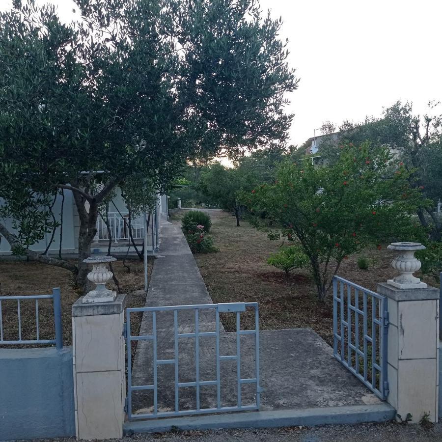 My Mediterranean Villa With Huge Garden And Own Parking 鲁巴达 外观 照片