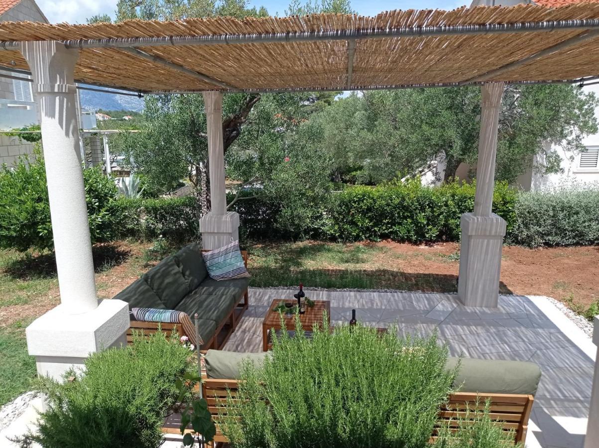 My Mediterranean Villa With Huge Garden And Own Parking 鲁巴达 外观 照片