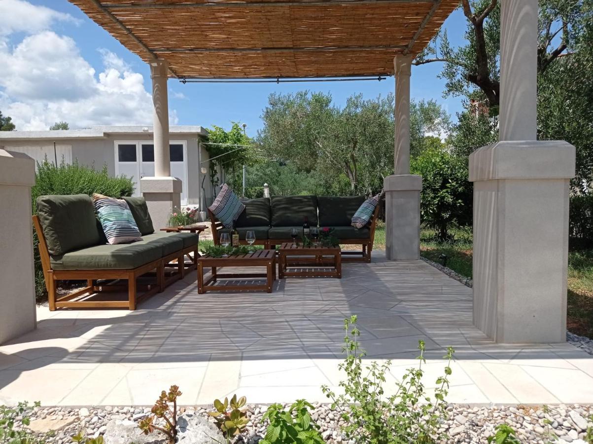 My Mediterranean Villa With Huge Garden And Own Parking 鲁巴达 外观 照片
